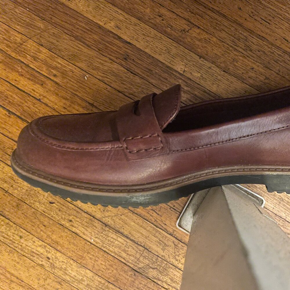 Women's Classic Clarks Raisie Eletta Brown Leather Loafers Size 7.5 - Picture 2 of 4
